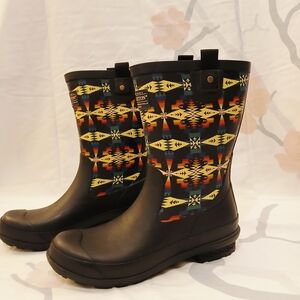 Pendleton Black and Multicolor Patterned Winter Boots